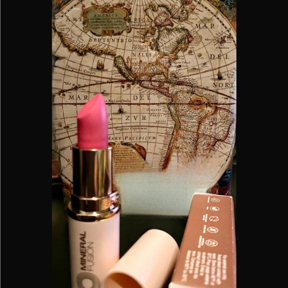 NEW Mineral Fusion Natural Lipstick, NO artificial colors or ingredients,Pink 💄 - Picture 3 of 11